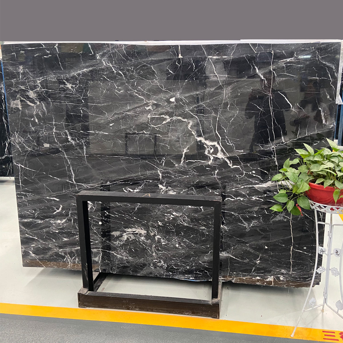 Italy Black Net marble slab photos for black net vein direction, living room wall backgrounds, floor tile layout, kitchen countertop cut-outs and export packing.