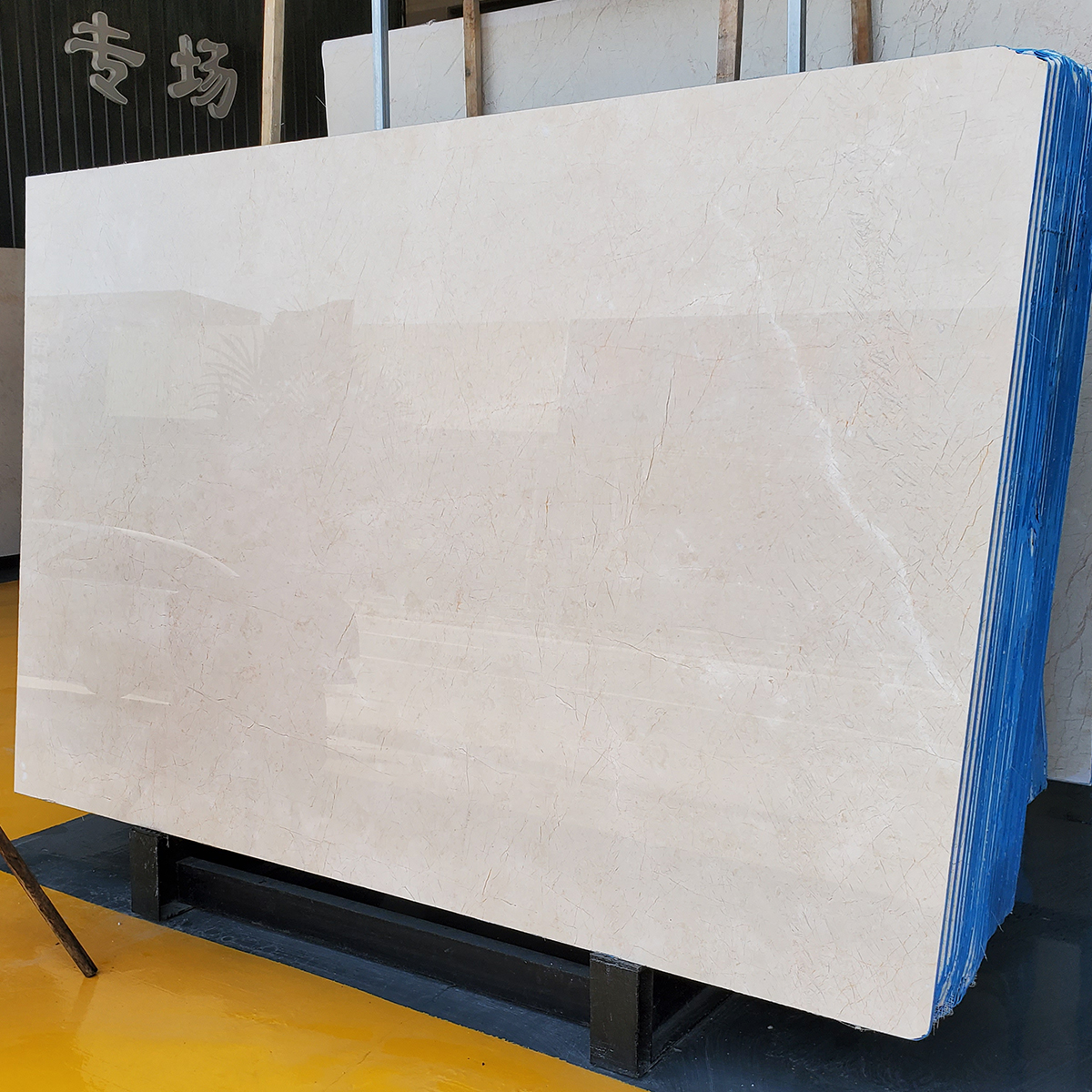 Center Beige marble slab photos for warm beige tone approval, stair tread layout, floor tile layout, wall veneer elevations and export packing review.