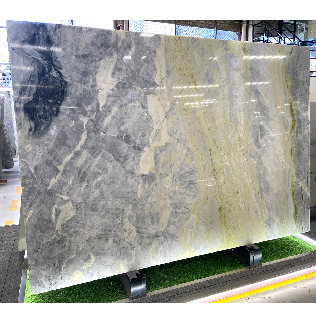 Martha Onyx with colorful veins