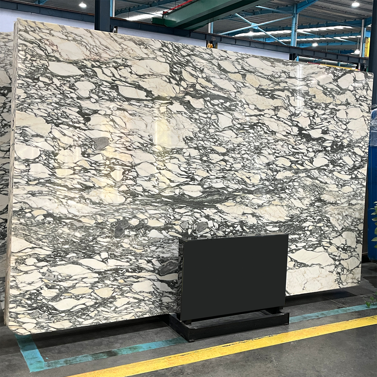 Bvlgari Calacatta Green marble slab photos for hotel lobbies, kitchen countertops, villa wall panels, luxury furniture, finish samples, cut-to-size drawings and crate packing.