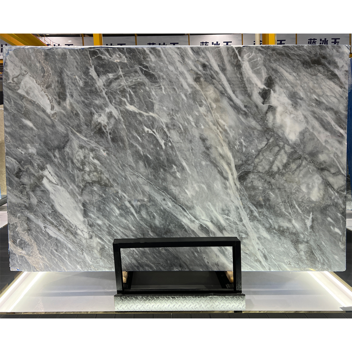 Himalayan Grey marble slab photos for grey tone approval, stair tread layout, living room floor tile layout, villa lobby dry lay and export packing review.