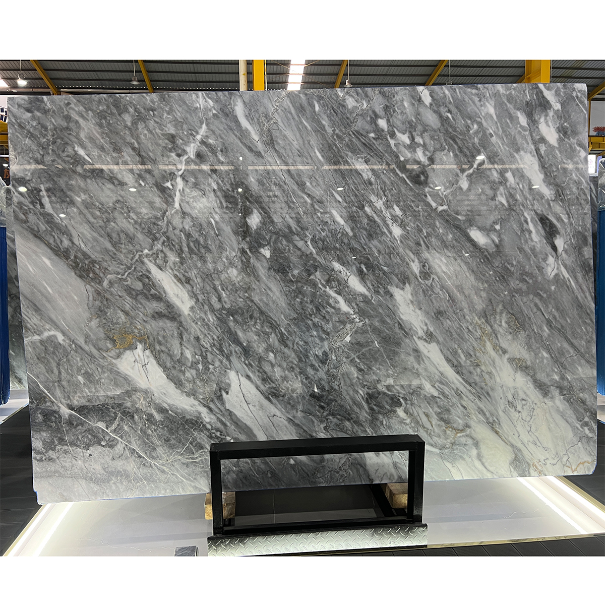 Himalayan Grey marble slab photos for grey tone approval, stair tread layout, living room floor tile layout, villa lobby dry lay and export packing review.